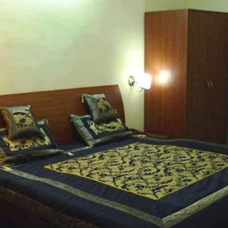 Hotel Kapoor Palace คาตรา ภายนอก รูปภาพ