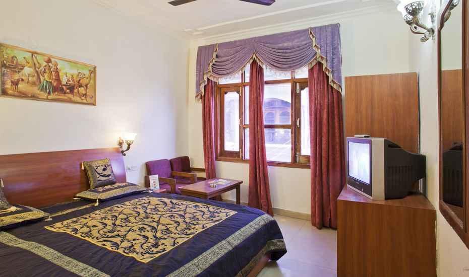 Hotel Kapoor Palace คาตรา ภายนอก รูปภาพ